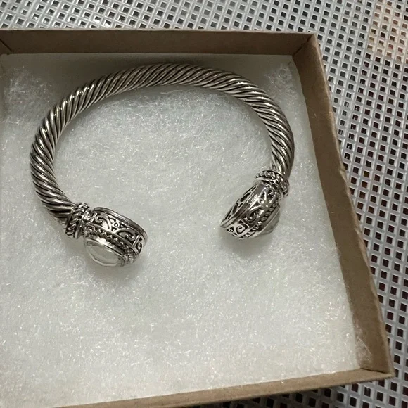 Beautiful silver tone bangle - Picture 5 of 7